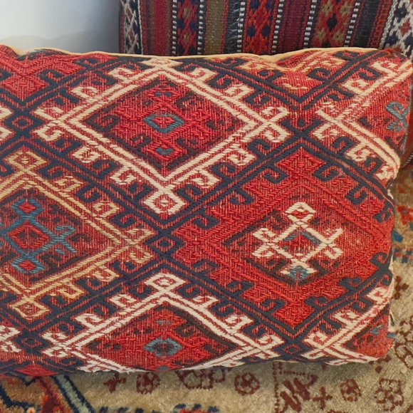 Set of vintage handmade tapestry cushions - Picture 7 of 13